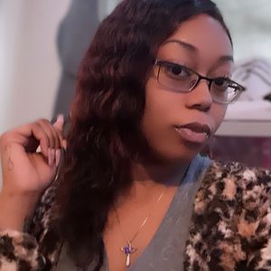 Meet your Posher, Cassandra